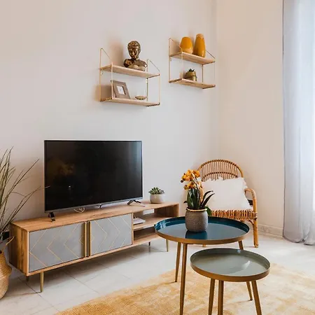 1013 Apartment *