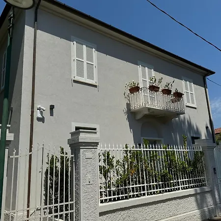 1013 Daire Forte dei Marmi